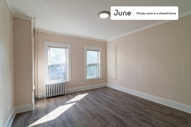 Building Photo - Room in Shared 7 bed/2 bath home