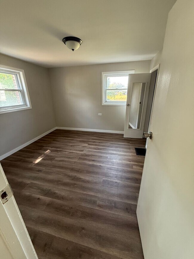 Building Photo - 4 Bed, 2 Bath Home for Rent!