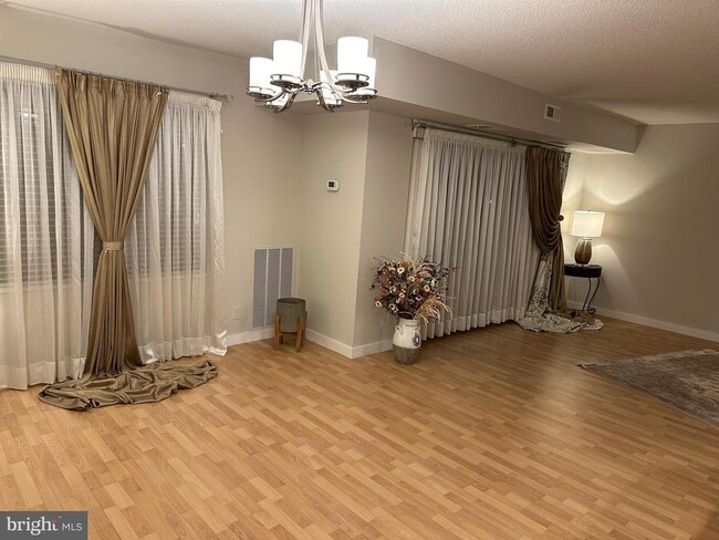 Foto del edificio - 307 Yoakum Pkwy