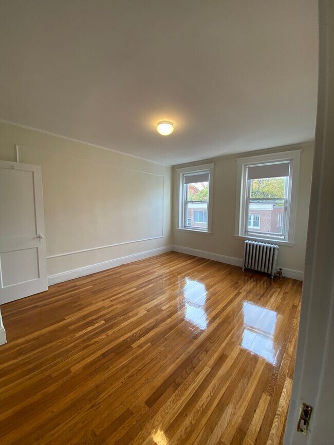 Building Photo - 10 Vinal St