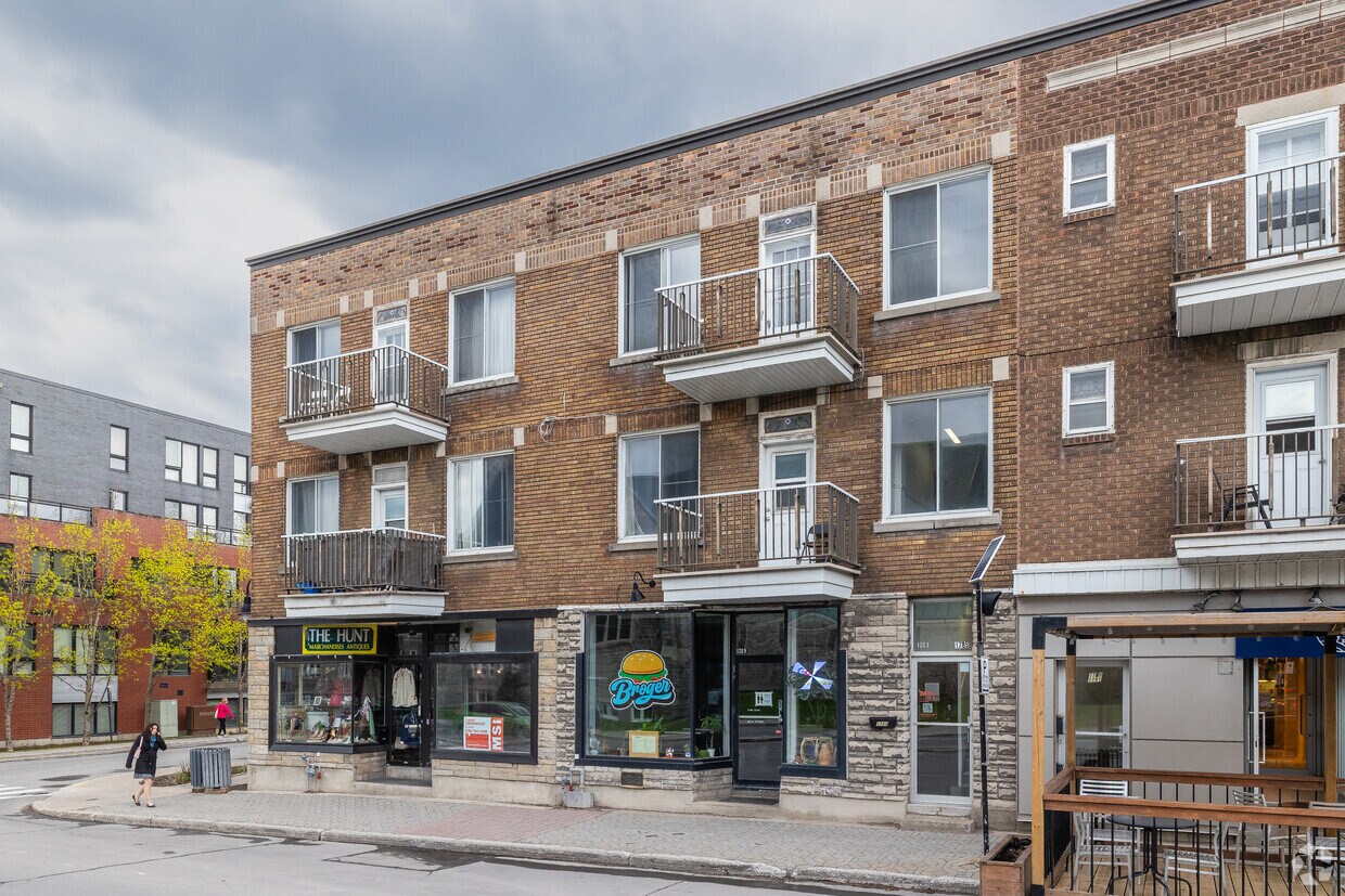 Building Photo - 1793 Boul Graham