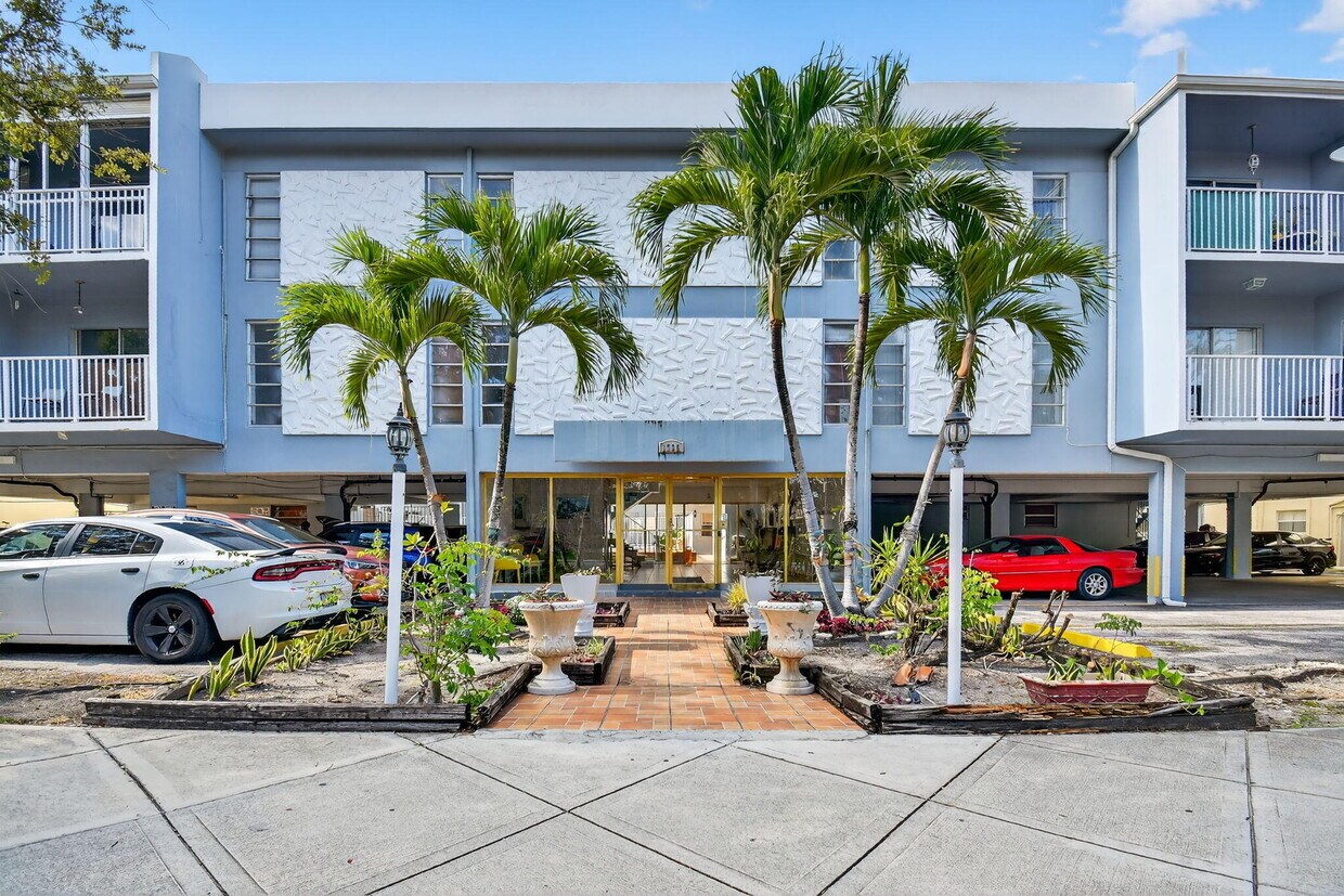 Foto principal - 1735 NE 164th St