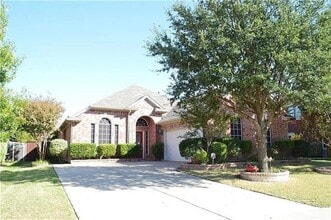 Building Photo - 8266 Robertson Dr