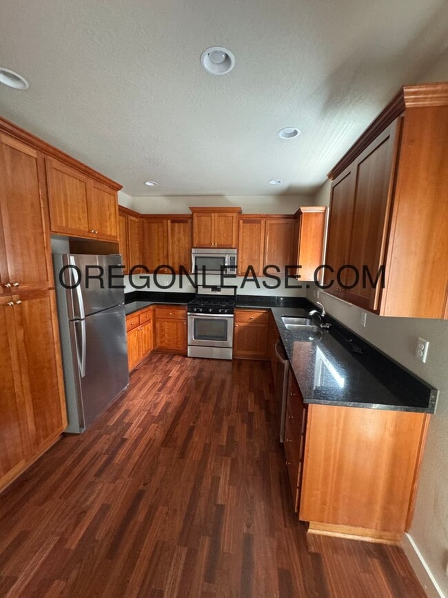 Foto del edificio - 4 Bedroom / 2 Bath – 1,899 Sq Ft Springfie...