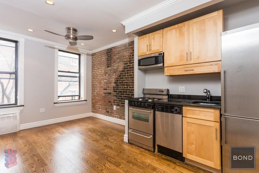 Primary Photo - 424 E 9th St
