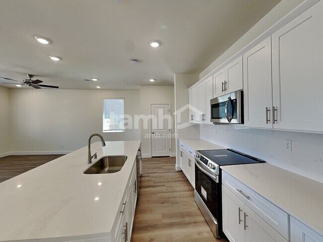 Building Photo - 8864 Dwarf Chin Ave