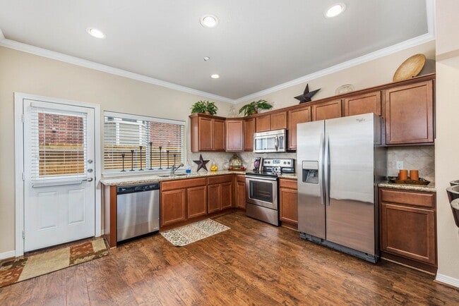 Foto del edificio - AUGUST PRE-LEASE 4bed/4.5 Lakeridge Townhome!