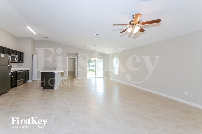 Building Photo - 1430 SW Santiago Ave