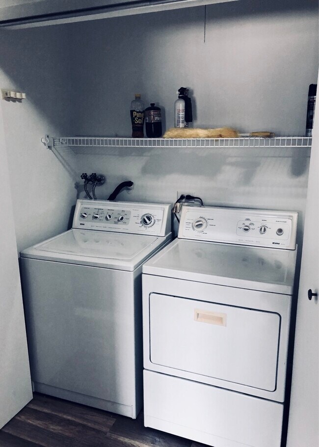 Lavadora/Secadora - 6026 Kit Carson Dr