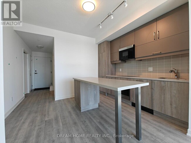 Photo du bâtiment - 8119-A8119 Birchmount Rd