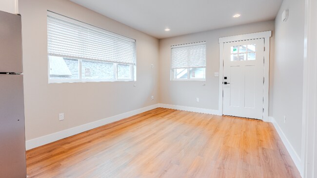 Foto del edificio - 2106 Oakes Ave