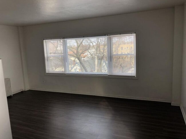 Building Photo - 1 bedroom in Chicago IL 60626