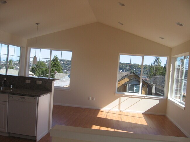 Building Photo - 1213 6th Ave N