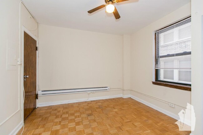 Building Photo - 506 W Belmont Ave