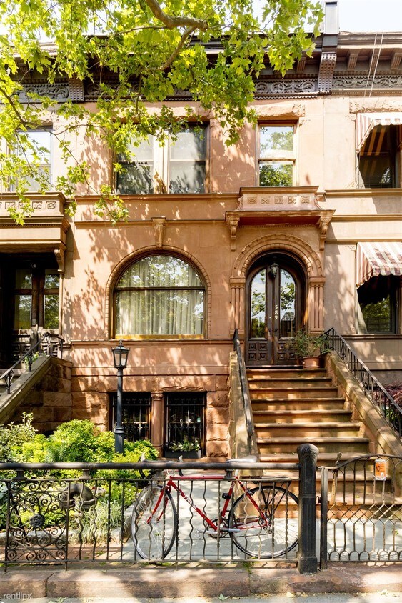 Foto principal - 589 11th St