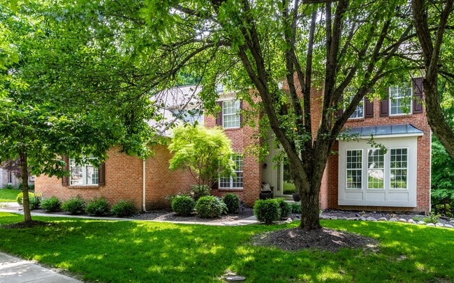Building Photo - Spacious 5-Bed Home with In-Law Suite, Fin...