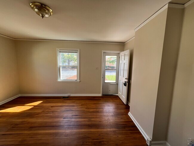 Puerta principal que da al salón - 602 Warren St