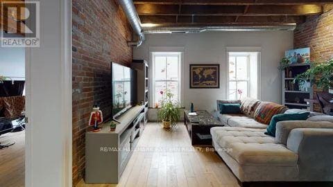 Photo principale - 400 George St N