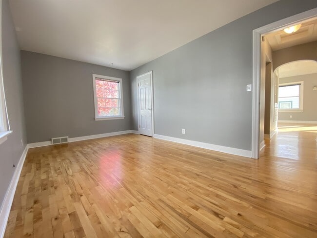 Building Photo - 1536 7th Ave NE