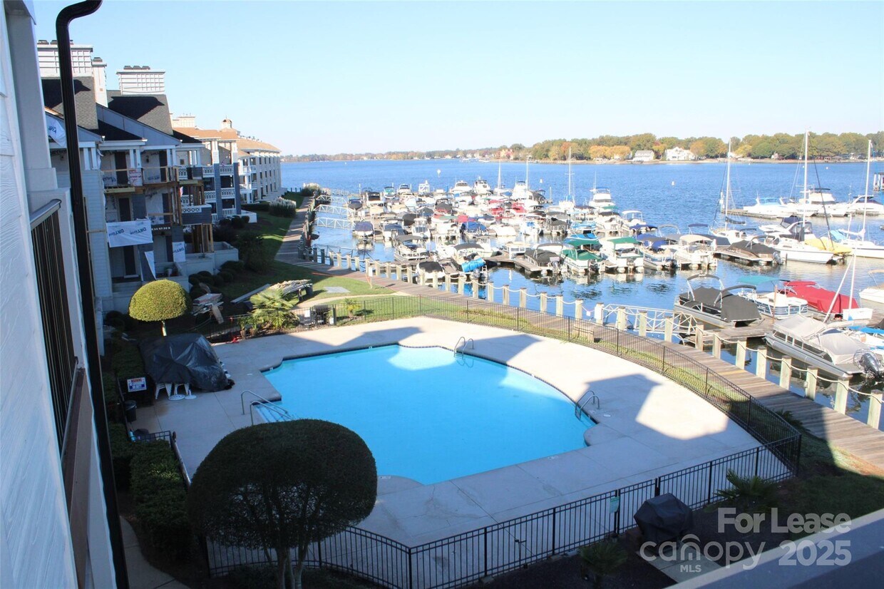 Foto principal - 18749 Vineyard Point Ln