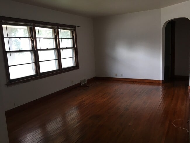 Building Photo - 700 Kern St