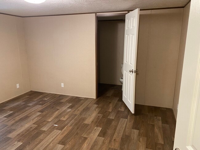 Building Photo - 1130 Freedom Rd