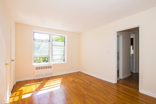 Building Photo - 3815 Bowne St