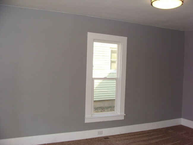 Building Photo - Midtown Rehabbed 3 Bedroom Home