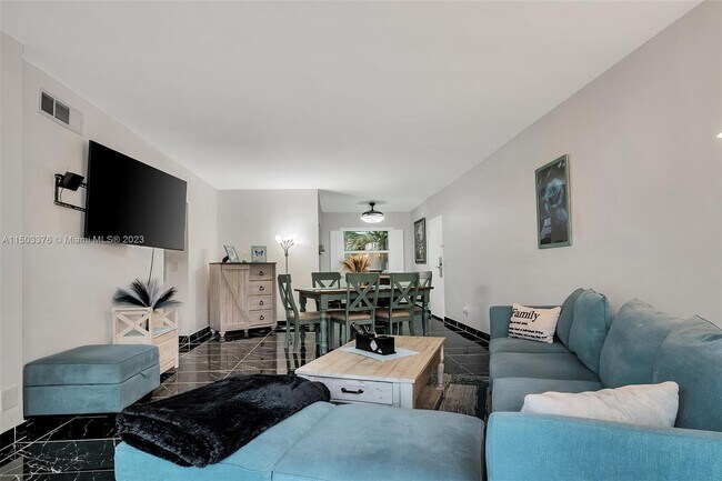 Foto del edificio - 9700 E Bay Harbor Dr