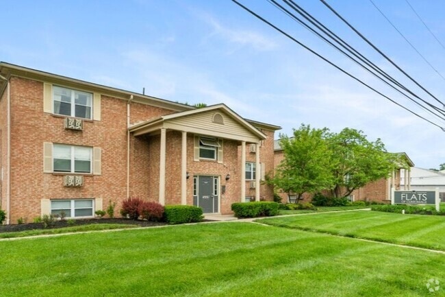 Building Photo - Flats of Clintonville