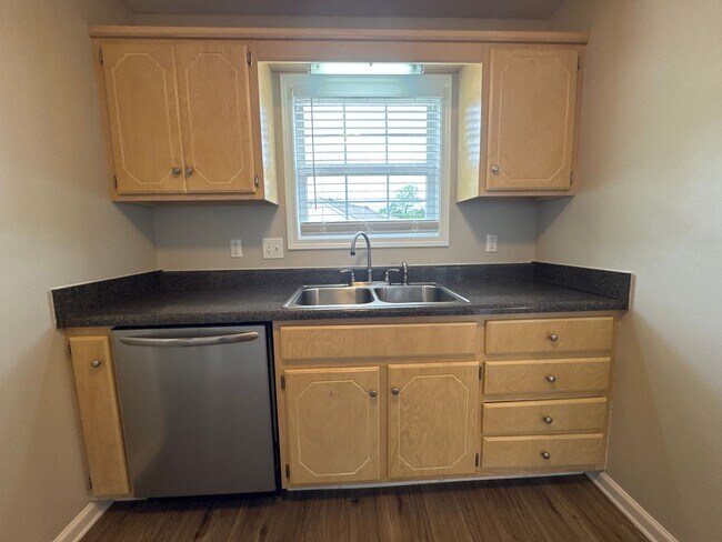 Foto del edificio - Charming 3-Bedroom Ranch on a Corner Lot w...