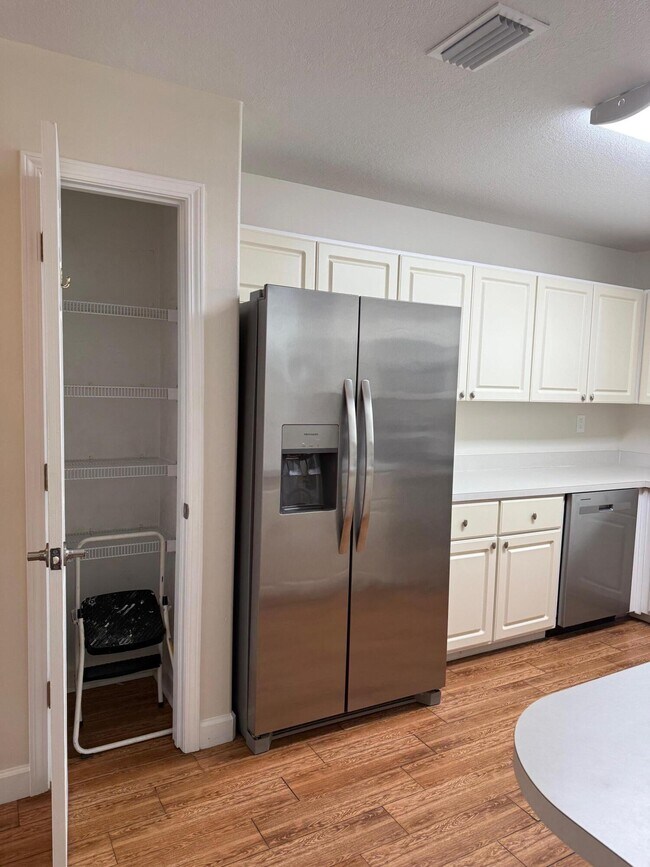 Foto del edificio - 235 Pelican Pl