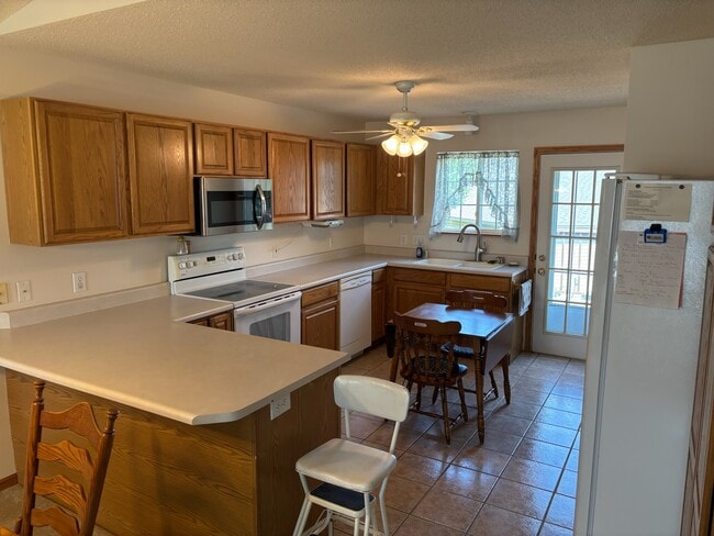 Kitchen - 495 S 51st St