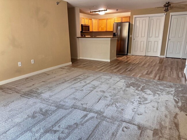 Building Photo - Spacious 2 bed 1 bathroom Condominium