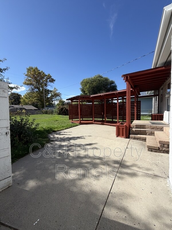 Foto del edificio - 2520 Lillis Ln