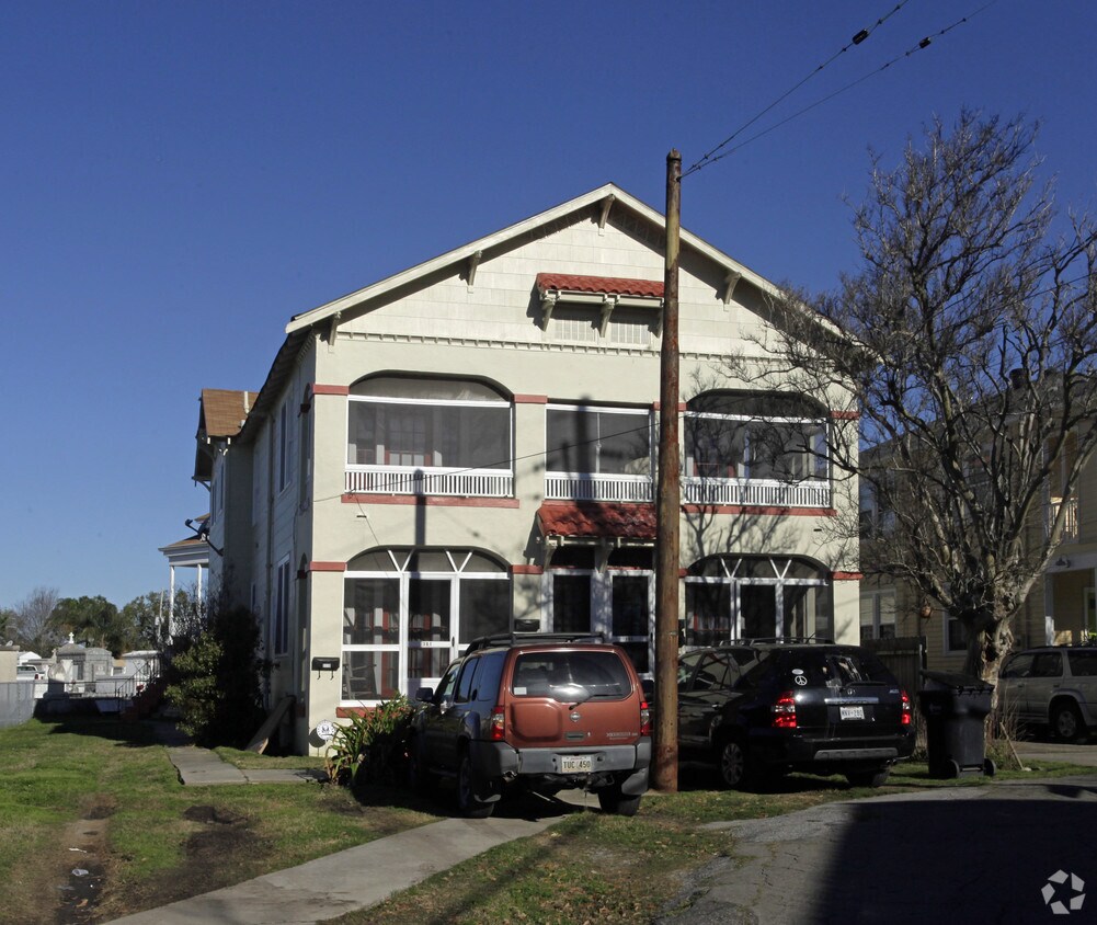 Primary Photo - 303-307 N Virginia St