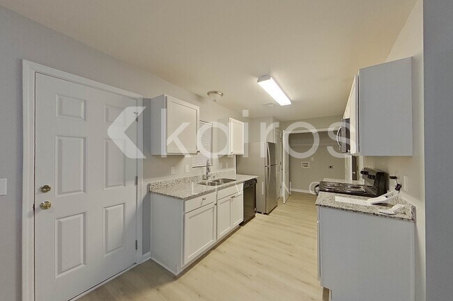 Foto del edificio - 945 Clayton Ct