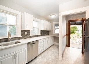 Building Photo - 92 Murdock St