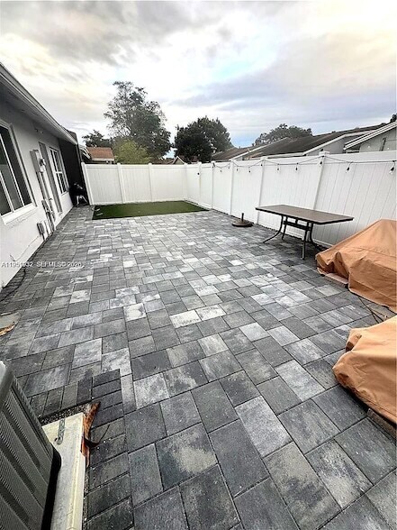 Building Photo - 5482 Lakewood Cir S