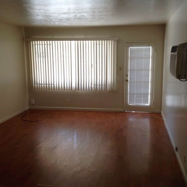 Foto del edificio - Duplex For Rent in Modesto