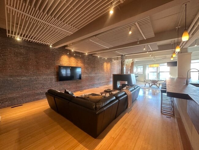 Foto del edificio - 90 N Washington St