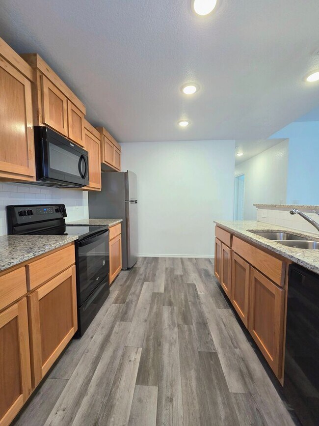 Foto del edificio - AVAILABLE SOON! *MORE PHOTOS COMING SOON* (SECTION 8 ACCEPTED)