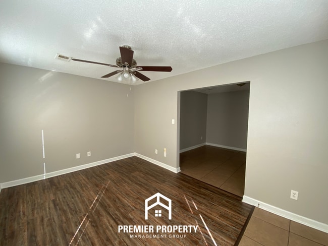 Building Photo - 4870 Royal Run Dr