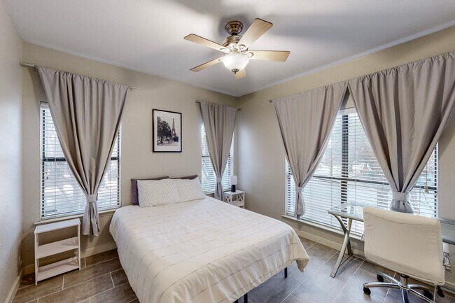 Foto del edificio - 4402 Holland Ave