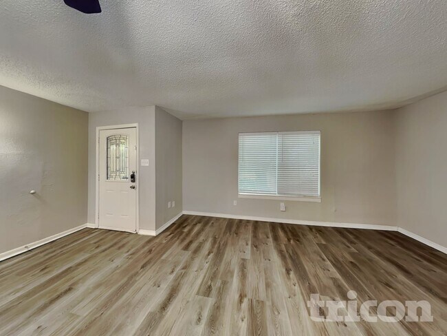 Foto del edificio - 1210 Green Hill Dr