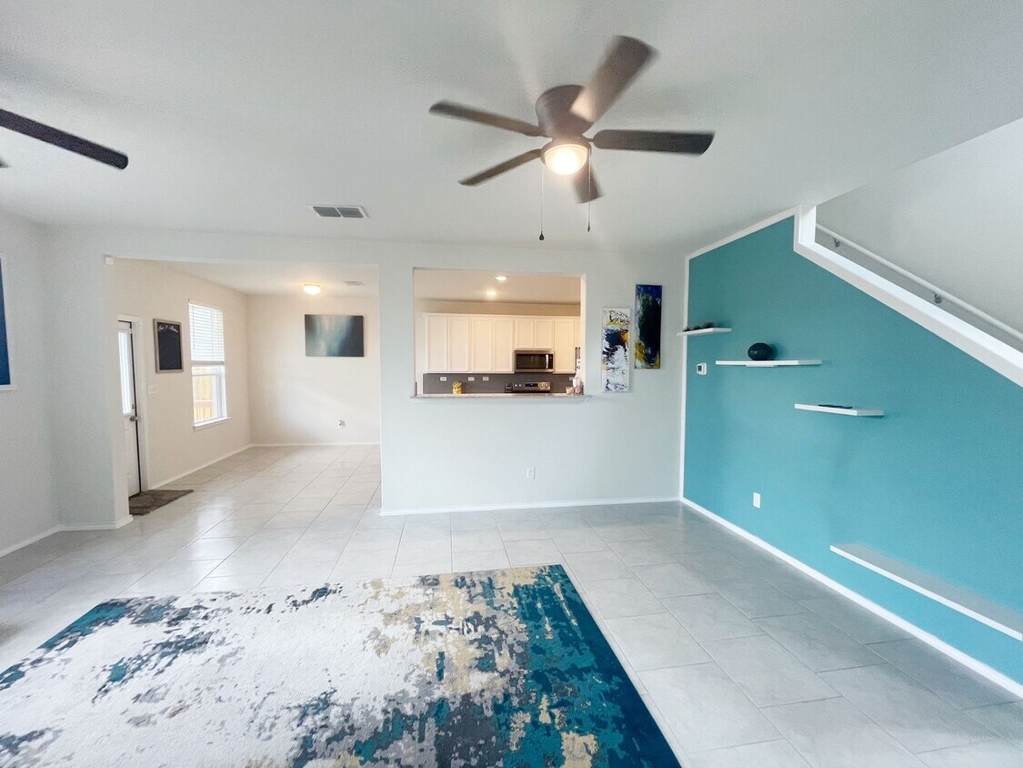 Primary Photo - 3bed/2.5bath House For Lease! Available NO...