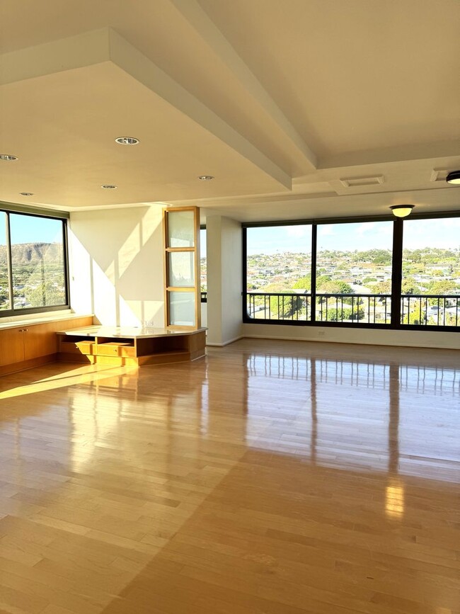 Foto del edificio - Regency at Kahala - Two bedroom, two bath,...