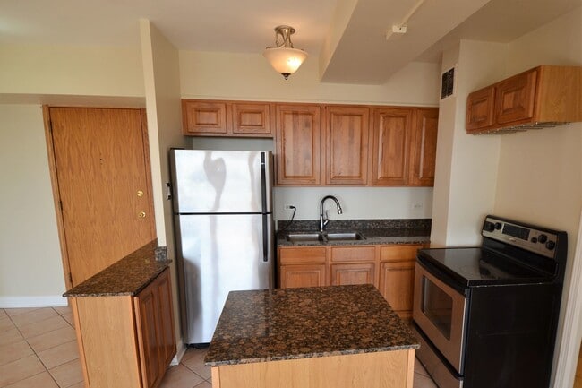 Building Photo - 4180 N Marine Dr