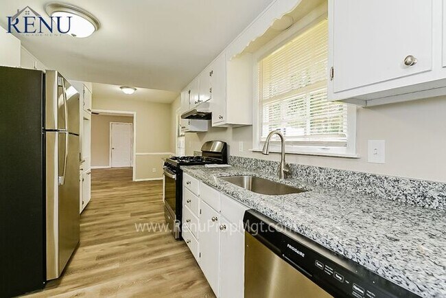 Foto del edificio - Now Available! 3 bed 2 bath!