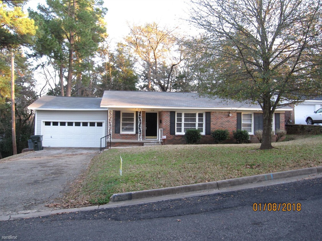 1018 S Azalea Dr, Tyler, TX 75701 House for Rent in Tyler, TX